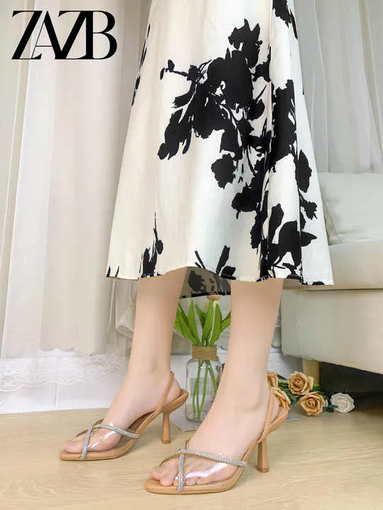صنادل نسائية بكعب عالٍ - Women's high-heeled sandals