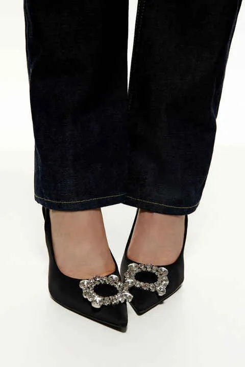 كعب نسائي عالي - women's high heels